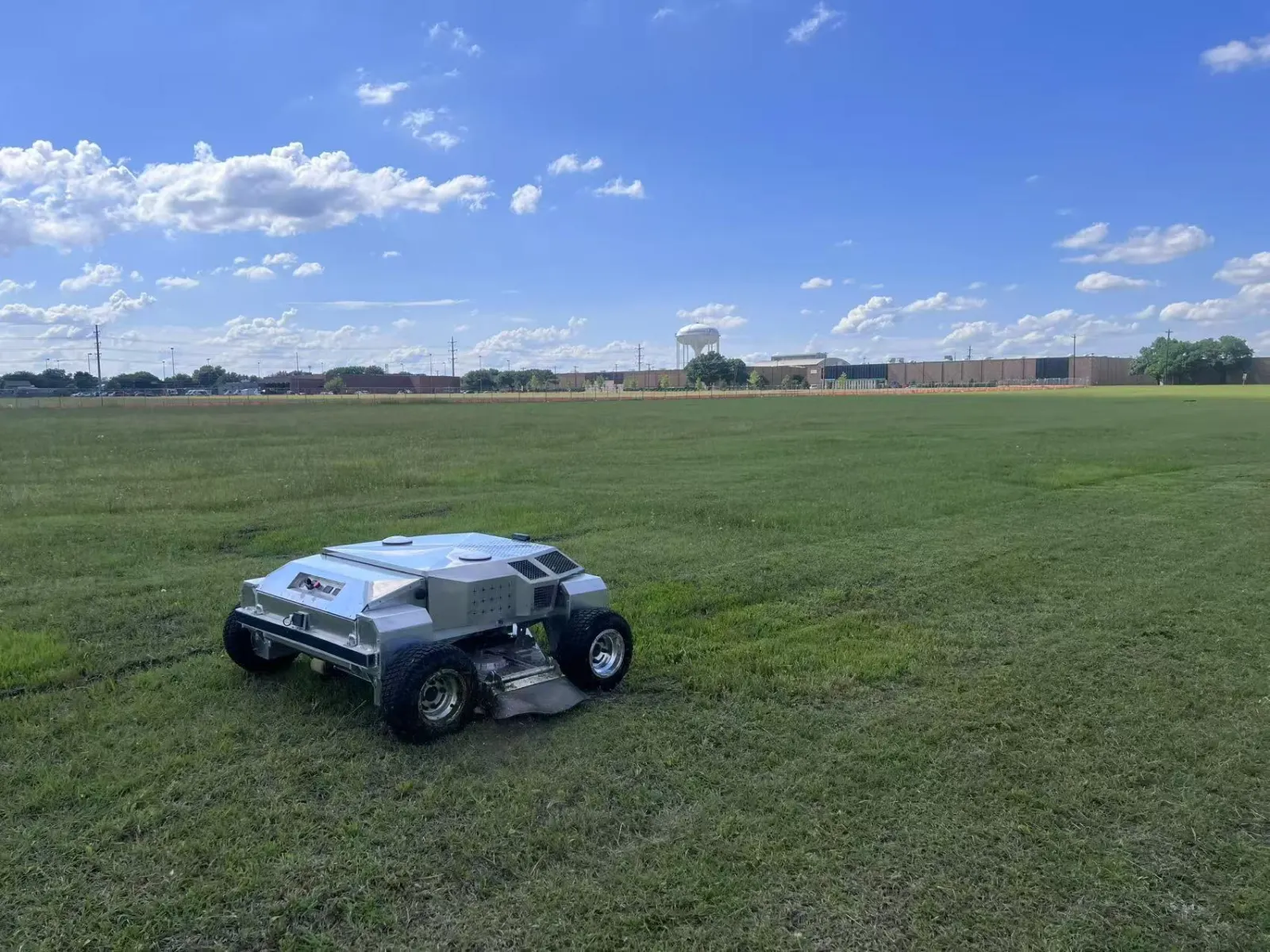 Amotrol A60i showing its automotive-grade aluminium body, turf tires and 60-inch deck